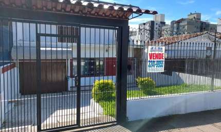 Linda e confortável residência ao lado da escola Mãe De Deus Tristeza