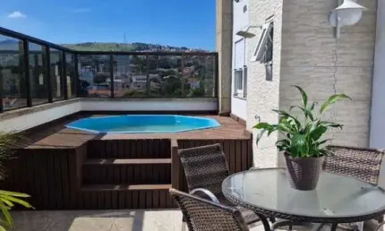 LINDO E AMPLO APARTAMENTO COM COBERTURA EM OTIMO PRÉDIO,LOCAL PREVILEGIADO