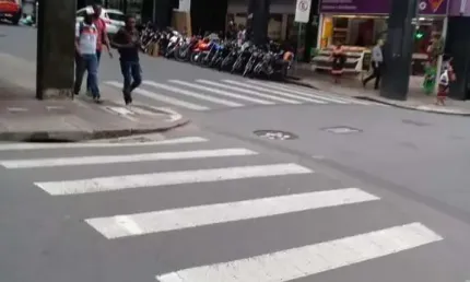 BARBADÃO VIGFARIO ED. TRADICIONAL CONJUNTO ANDAR ALTO COM 4 SALAS E 2 BANHEIROS
