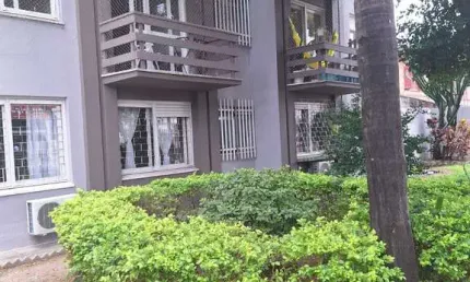 CAMPOS VELHO ; LINDO ED. PEQUENO FRENTE A NUTRIPÃO APTO. 1 DORM. COM SACADA E GA