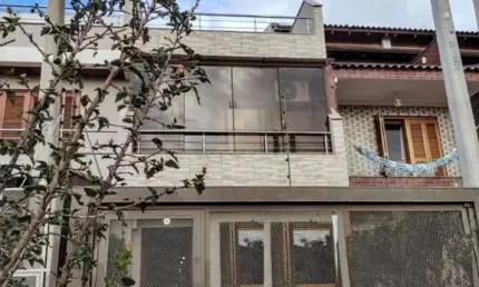 Casa com 3 quartos à venda na Rua Waldemar da Silva Tavares, 234, Guarujá, Porto Alegre