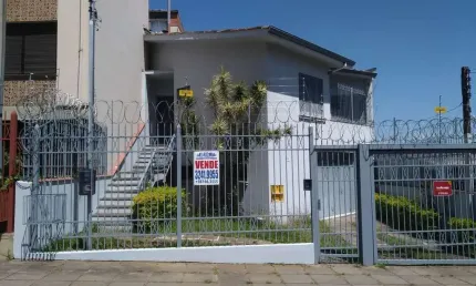 Zona extritamente residencial ,casa ampla e muito bem construída