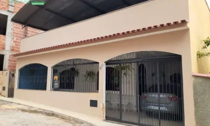 Casa com 3 quartos à venda na Rua Eduardo Viana Moreira, 309, Centro, Alegre por R$ 450.000