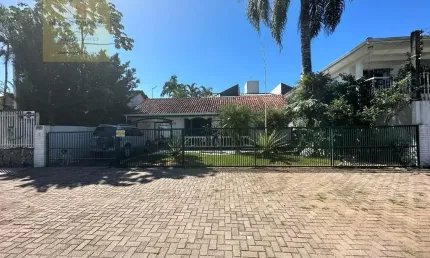 Casa à venda na Avenida Alvorada, 230, Caiobá, Matinhos, 220 m2 por R$ 2.380.000