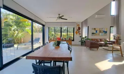 Casa alto padrão com 380m², 3 quartos/suítes para locação no Condomínio Reserva Santa Luisa em Ribeirão Preto/SP I Imobiliária Brioni imóveis