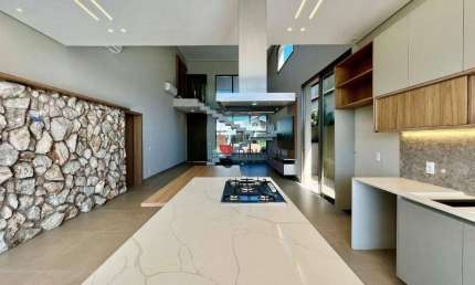 Casa térrea alto padrão com 276,50m², 5 quartos sendo 3 suítes, à venda no Condomínio Quinta dos Ventos, Brioni Imóveis, Ribeirão Preto