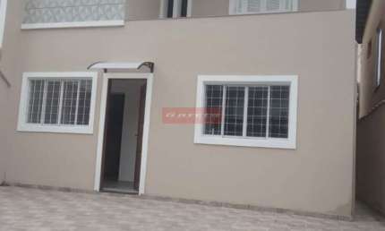 Lindo sobrado sendo 3 dorm, 2 suites, sala ampla, quintal, 3 vagas, 4 Wcs, Oportunidade
