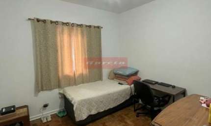 SOBRADO NA VILA CRUZEIRO, COM 3 DORM, SALA, COZ. 2 VGS, ÁREA DE SERV. 2 BANH,ENTR. SOCIAL, QUINTAL