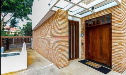 CASA  NO ALTO DA BOA VISTA COM 4 DORMITÓRIOS, 4 SUÍTES e 4 VAGAS DE GARAGEM