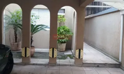 Excelente casa, 3 dorm, 4 banheiros, 3 salas, 2 vagas, na Chácara Santo Antônio