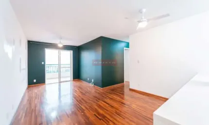 Apartamento reformado com 86 m², 3 dormitórios, 1 suíte, 2 vagas e depósito