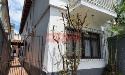 Agradável casa na Chácara Santo Antônio, 179 m de terreno, 3 dorm, 2 salas, 3 banheiros. 3 vagas.