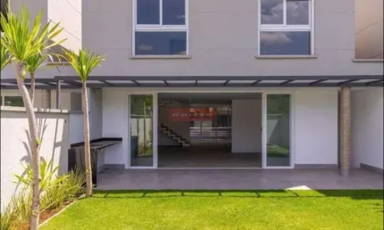 CASA EM CONDOMÍNO JARDIM CORDEIRO ALTO DA BOA VISTA COM 4 DORMITÓRIOS, 4 DUÍTES e 4 VAGAS NA GARAGEM