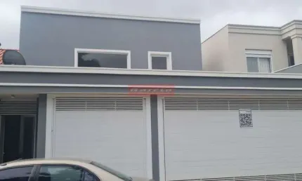 Linda casa para venda com 2 dorm, 2 suites, sacada, lareira, quintal, 3 vagas , entrada lateral