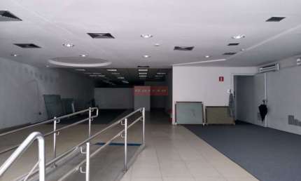Excelente Galpão com 400m2 de vão livre,4 WCS, copa, localização privilegiada