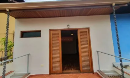 Lindíssima casa perto do shopping morumbi,  208 m de área total,3 dorm, 3 banh, 2 salas, 2 vagas.