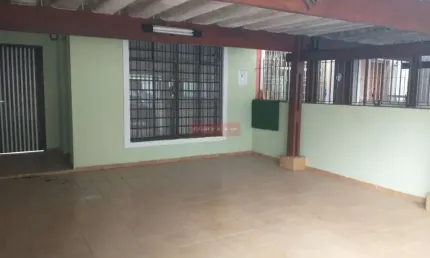 Sobrado com 100m2, com 2 dorm, sala, coz, entrada lateral, 2 Wcs, edicula, 2 vagas. Oportunidade