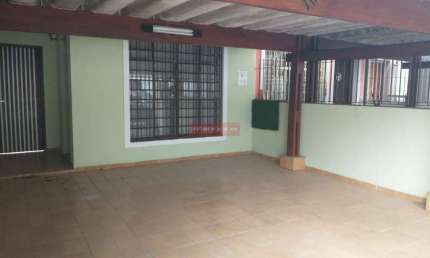 Sobrado com 100m2, com 2 dorm, sala, coz, entrada lateral, 2 Wcs, edicula, 2 vagas. Oportunidade