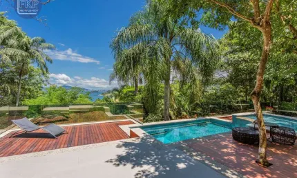 Casa com 4 quartos à venda na Avenida Rodesindo Pavan, 1610, Praia do Estaleirinho, Balneário Camboriú