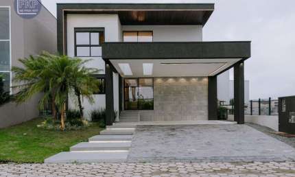 Casa Alto Padrão 03 dormitórios à venda no bairro Dom Bosco - Itajaí - SC