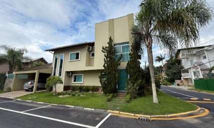 Casa à venda no bairro Ariribá - Balneário Camboriú/SC