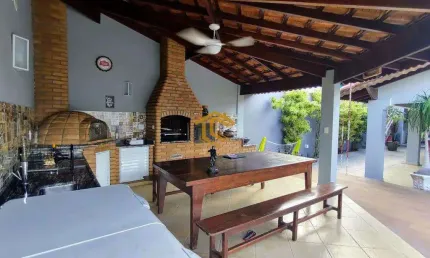 Casa com 3 dorms, Caiçara, Praia Grande - R$ 1.5 mi, Cod: 8303