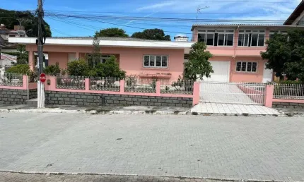 Casa para Venda em São José, Centro, 4 dormitórios, 4 suítes, 2 banheiros, 2 vagas
