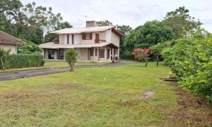 Casa para Venda em Palhoça, Centro, 4 dormitórios, 1 suíte, 3 banheiros, 4 vagas