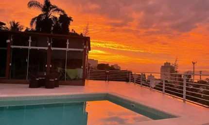 Casa para Venda em Florianópolis, Agronômica, 3 dormitórios, 3 suítes, 5 banheiros, 11 vagas