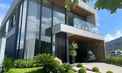 Casa em Condomínio para Venda em Palhoça, Pedra Branca, 4 dormitórios, 4 suítes, 5 banheiros, 4 vagas