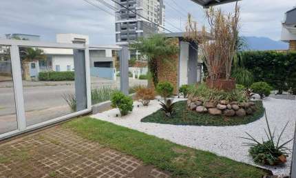 Casa para Venda em Palhoça, Pedra Branca, 4 dormitórios, 4 suítes, 3 banheiros, 5 vagas