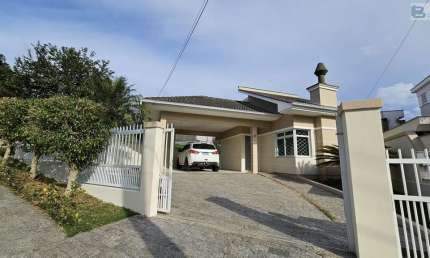 Casa para Locação em Palhoça, Pedra Branca, 3 dormitórios, 1 suíte, 2 banheiros, 2 vagas