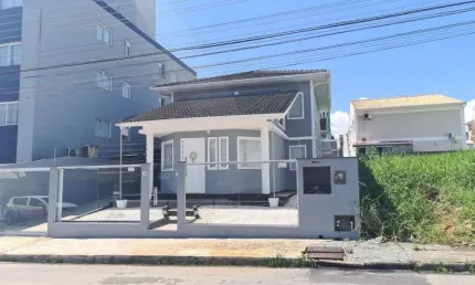 Casa para Locação em Palhoça, Passa Vinte, 3 dormitórios, 1 suíte, 2 banheiros, 2 vagas