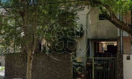Sobrado no Campo Belo - 90m², 3 dormitórios, 2 banheiros e 3 vagas de garagem.
