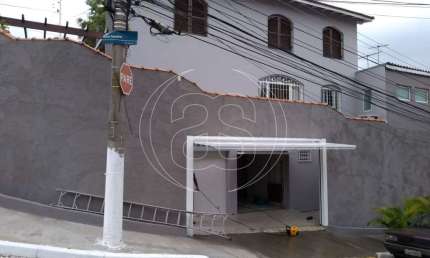 Sobrado no Campo Belo - 169m², 3 dorm, 3 banh e 2 vagas.