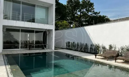 Casa a VENDA,  no JARDIM AMERICA, 850 M ÚTEIS, 1.200 M TERRENO, Localização Maravilhosa!