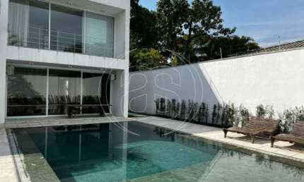 Casa a VENDA,  no JARDIM AMERICA, 850 M ÚTEIS, 1.200 M TERRENO, Localização Maravilhosa!