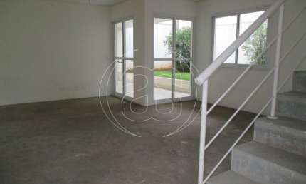 Casa de Condomínio no Alto da Boa Vista com 4 dormitórios (2 suítes) com segurança 24 horas.