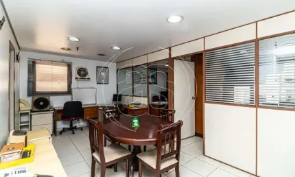 Oportunidade imperdível em moema! sala comercial disponível pra locação.