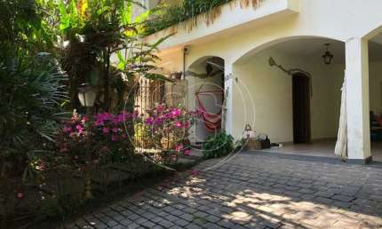 Sobrado residencial á venda em Alto De Pinheiros com 524m²