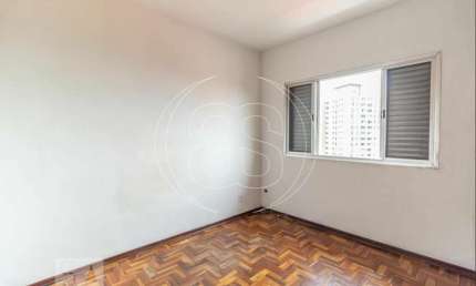 Sobrado residencial á venda com 2 vagas de garagem.