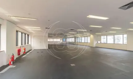 Oportunidade Única: Espaço Comercial de Prestígio em Cidade Monções!