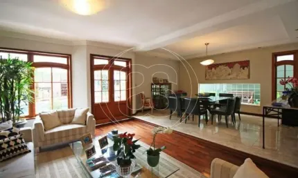 Casa com 4 suítes com quintal e piscina à venda, com 439 m² no planalto paulista