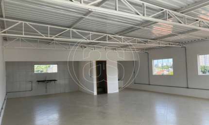 Prédio comercial com 500m² disponível para venda e locação