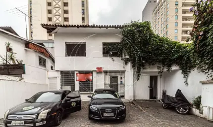 Casa Comercial com 300m² para locação no coração de Moema.