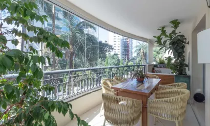 Apartamento á venda em Moema índios com 4 vagas de garagem!!