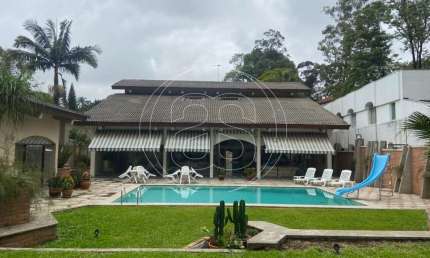 CASA RESIDENCIAL DE 632m²  COM 5 DORM E 4 VAGAS EM SANTO AMARO