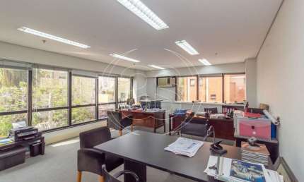 CONJUNTO COMERCIAL NA REGIÃO DA VILA NOVA CONCEIÇÃO