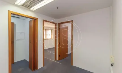 Oportunidade Imperdível na Vila Olímpia: Sala Comercial de 120m² com 3 Banheiros e 3 Vagas.