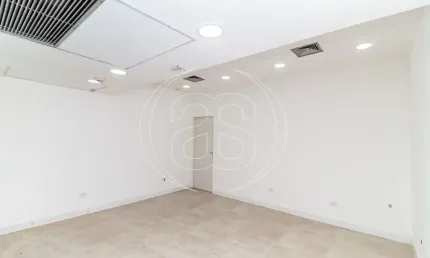Oportunidade única em Moema: Sala Comercial de 35m² !